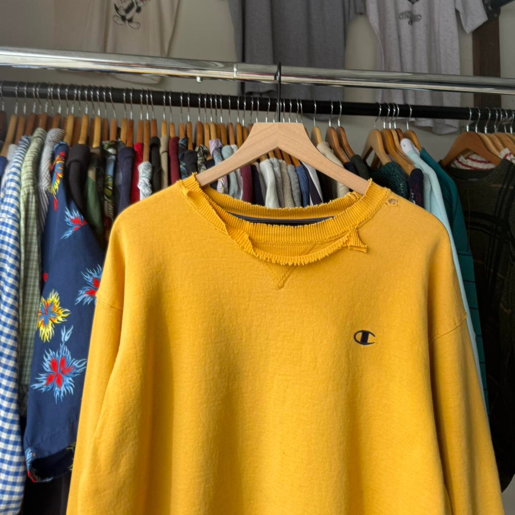 Beautifully distressed 90s champion crewneck M