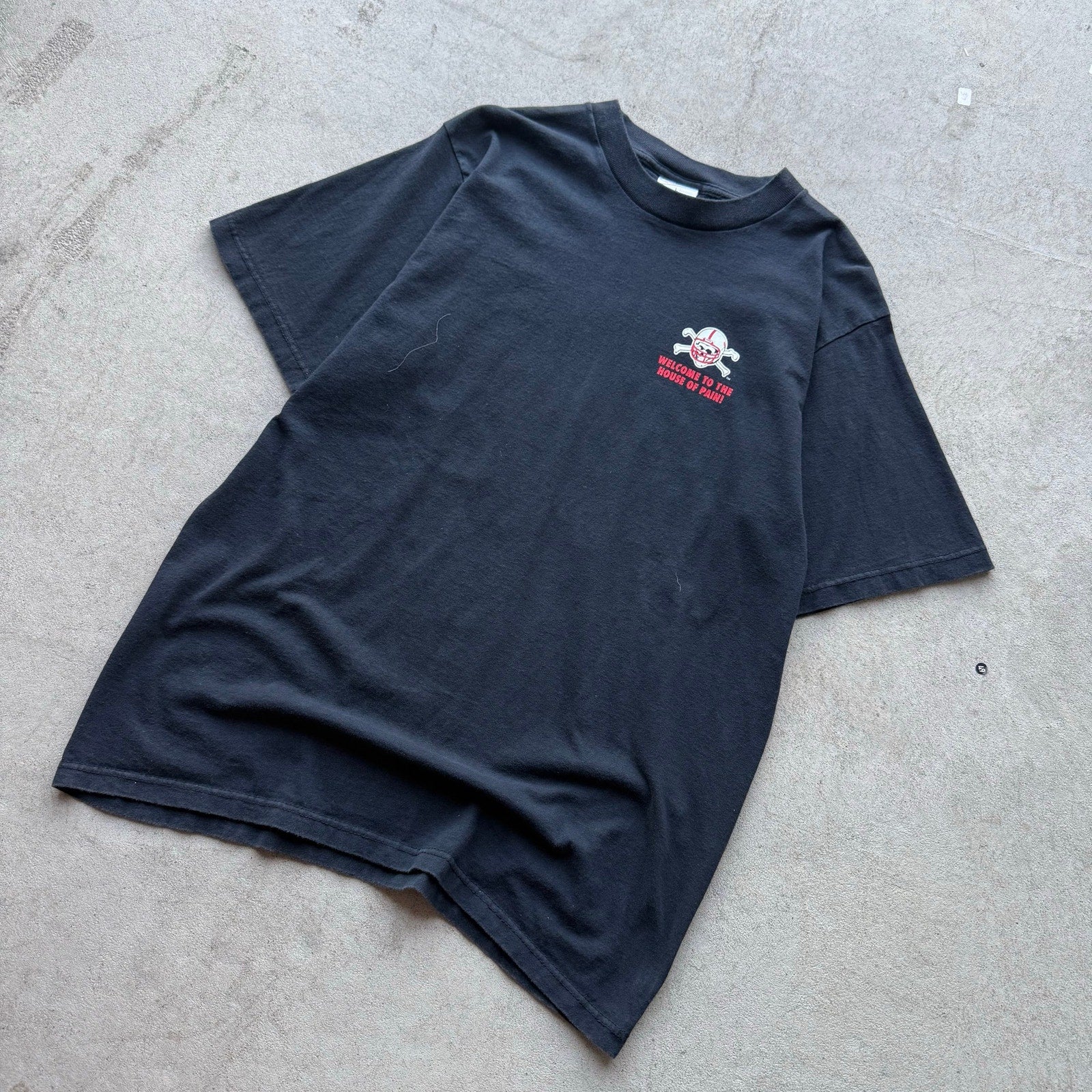 Y2K Men's Nebraska Huskers Skull and Bones NCAA Football Tee L