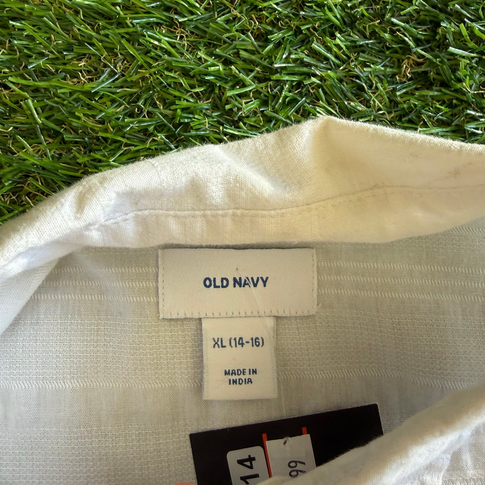 OLDNAVY WHITE BUTTON UP S