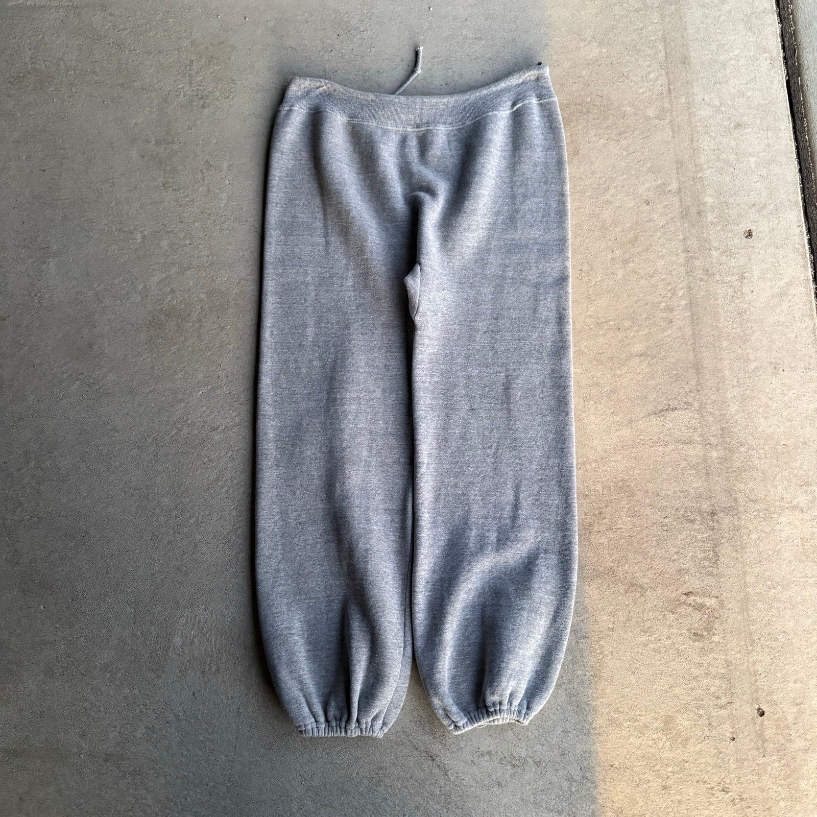 70 WOMENS GREY CUFFED SWEATS M