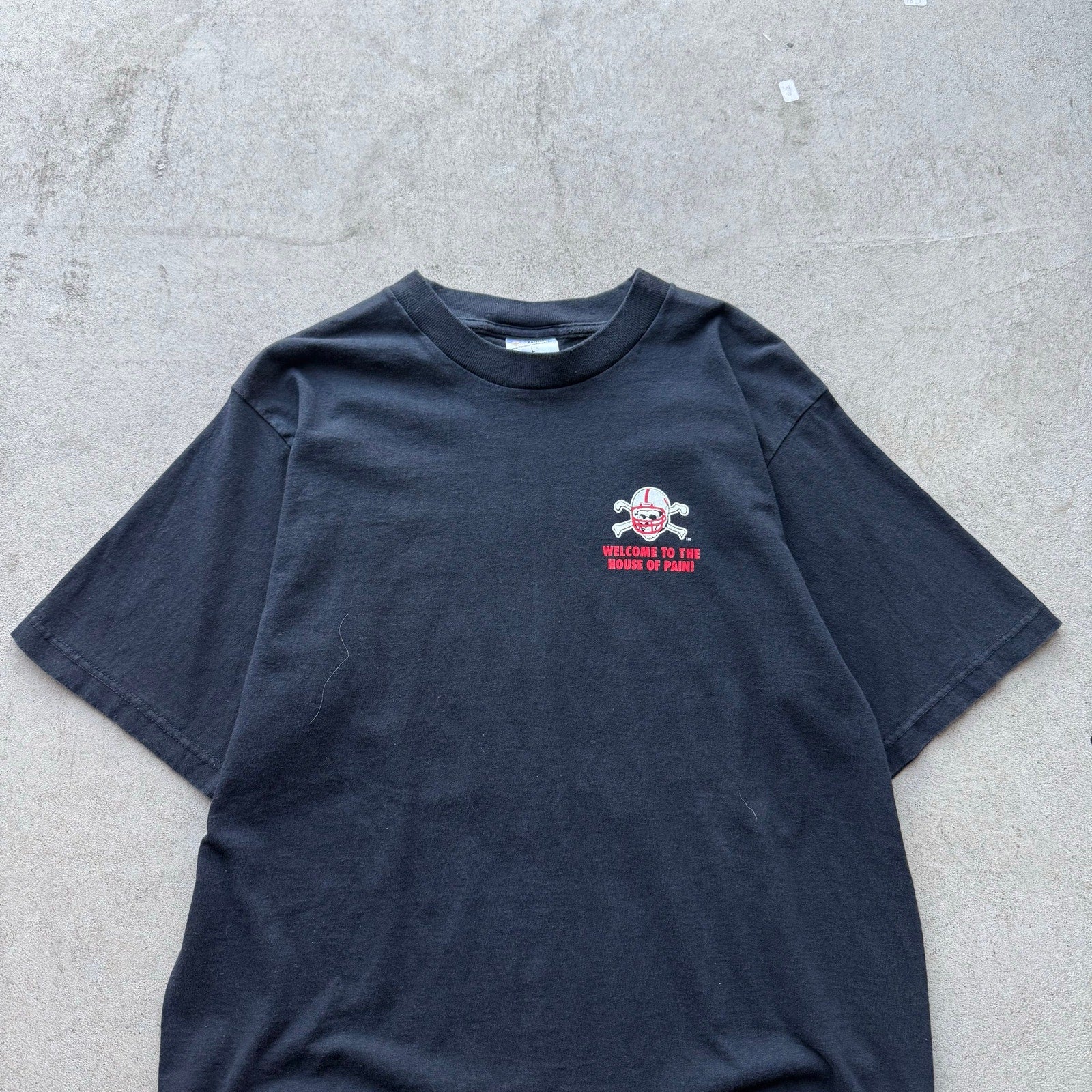 Y2K Men's Nebraska Huskers Skull and Bones NCAA Football Tee L