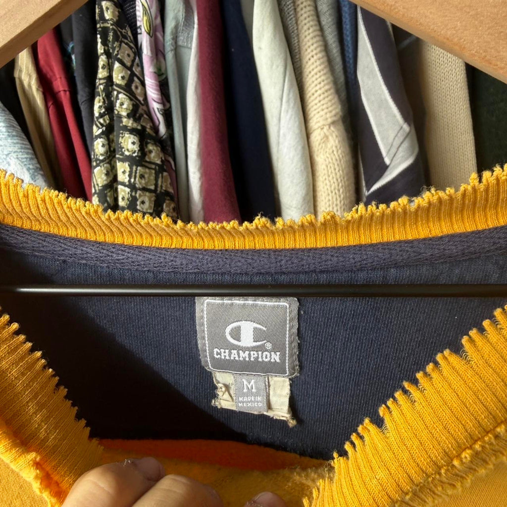 Beautifully distressed 90s champion crewneck M