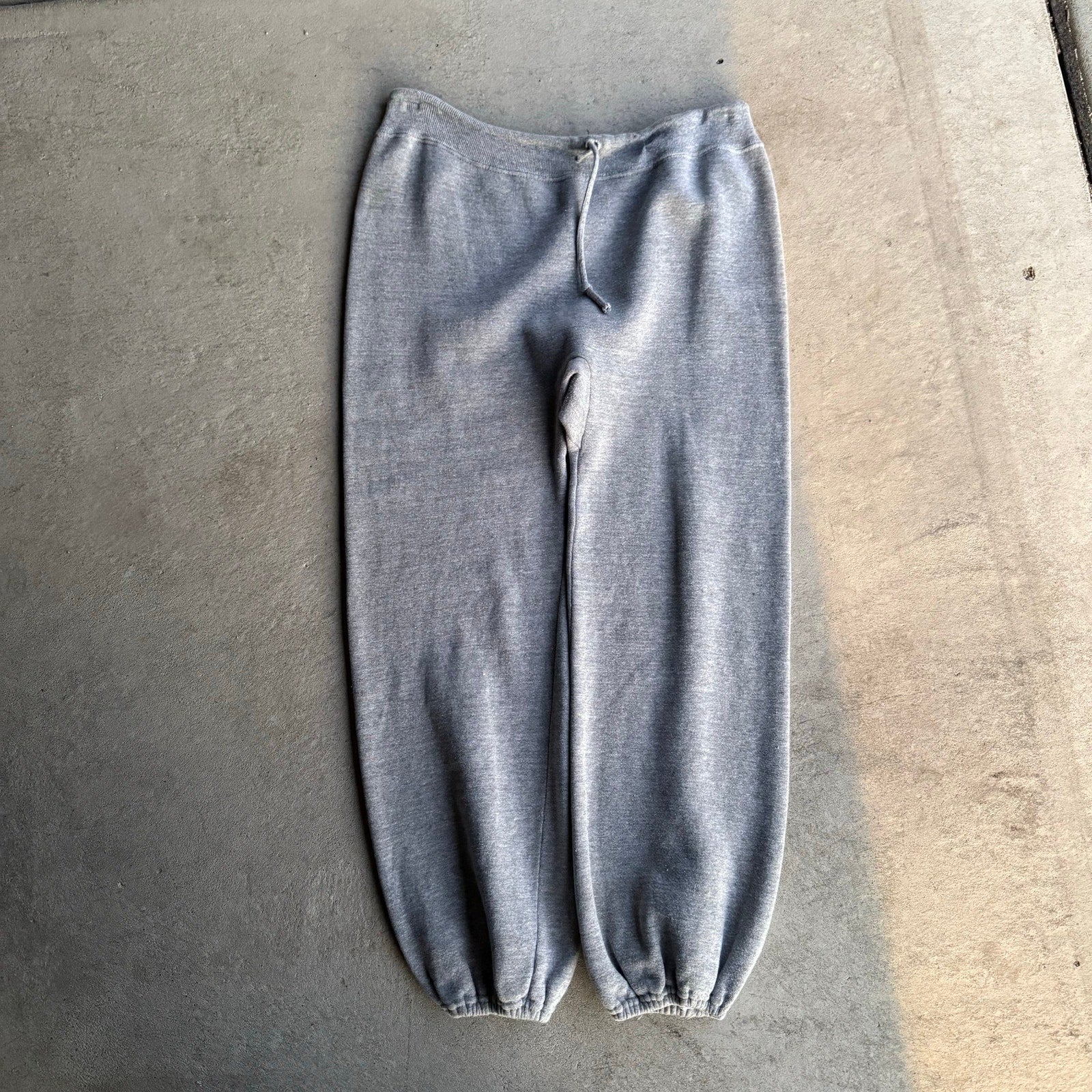 70 WOMENS GREY CUFFED SWEATS M