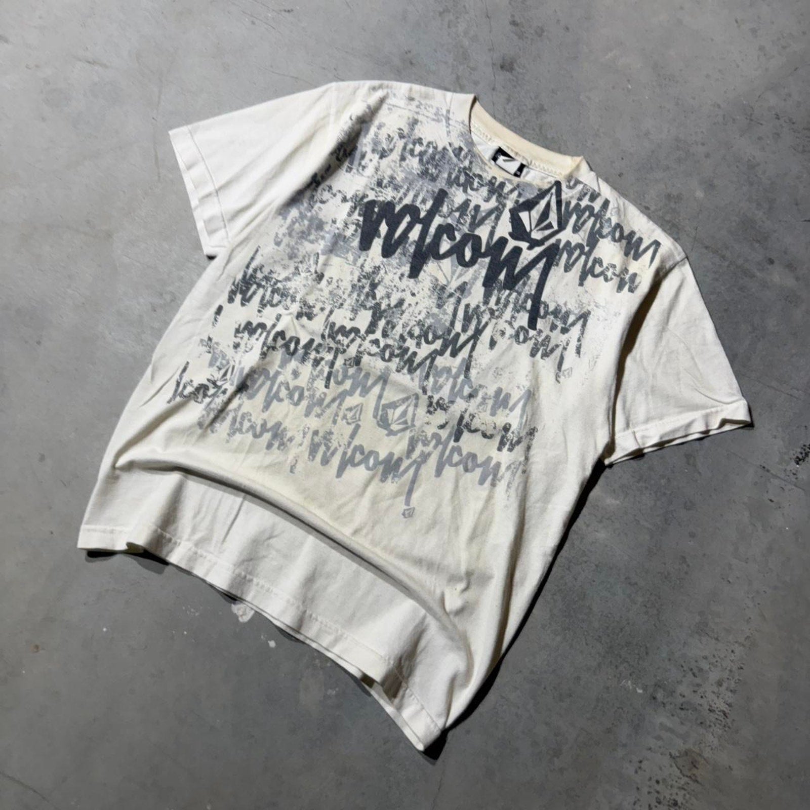 Vintage y2k volcom skate tee M