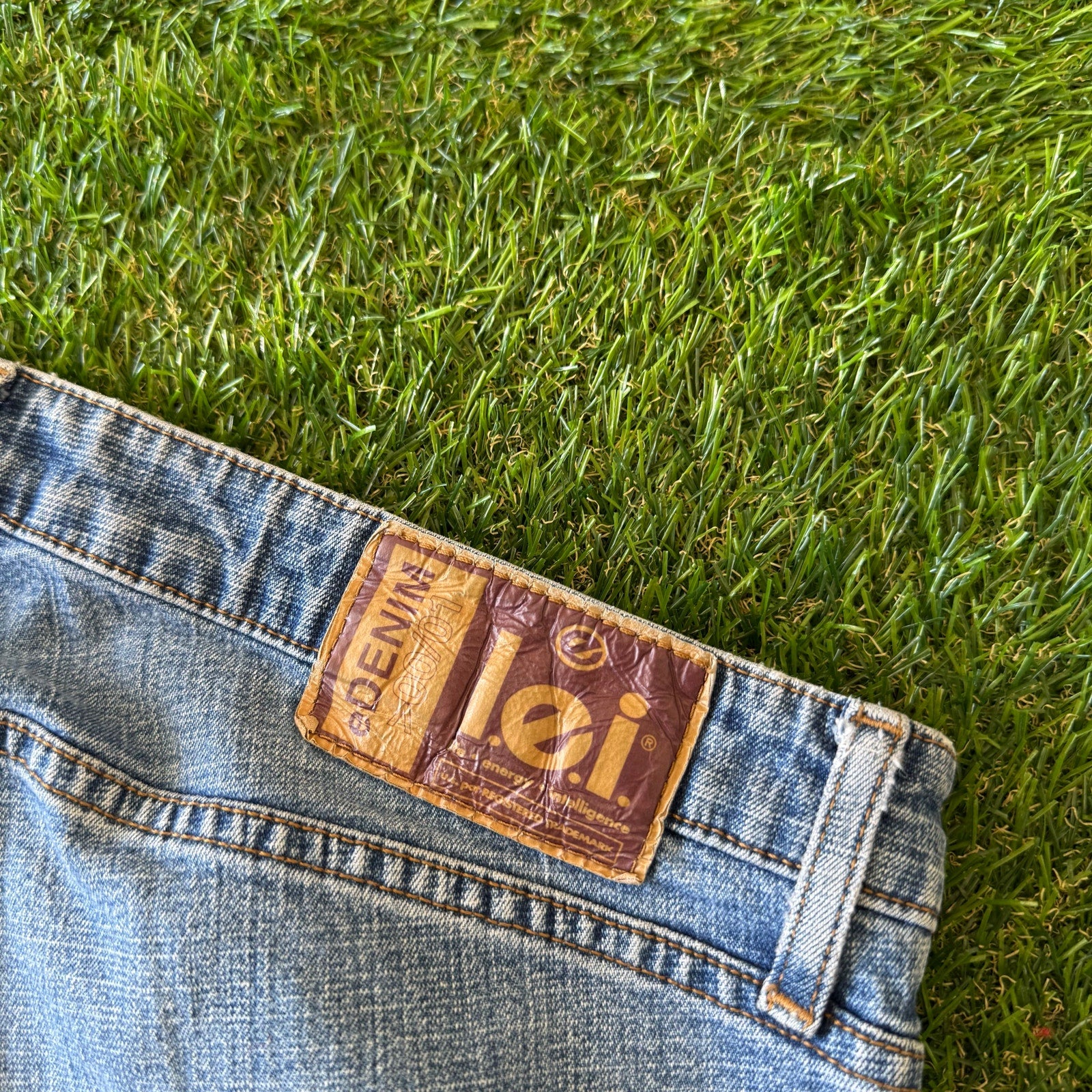 Y2K Crazy Womens Lei Flared Blue Jeans 34 x 30